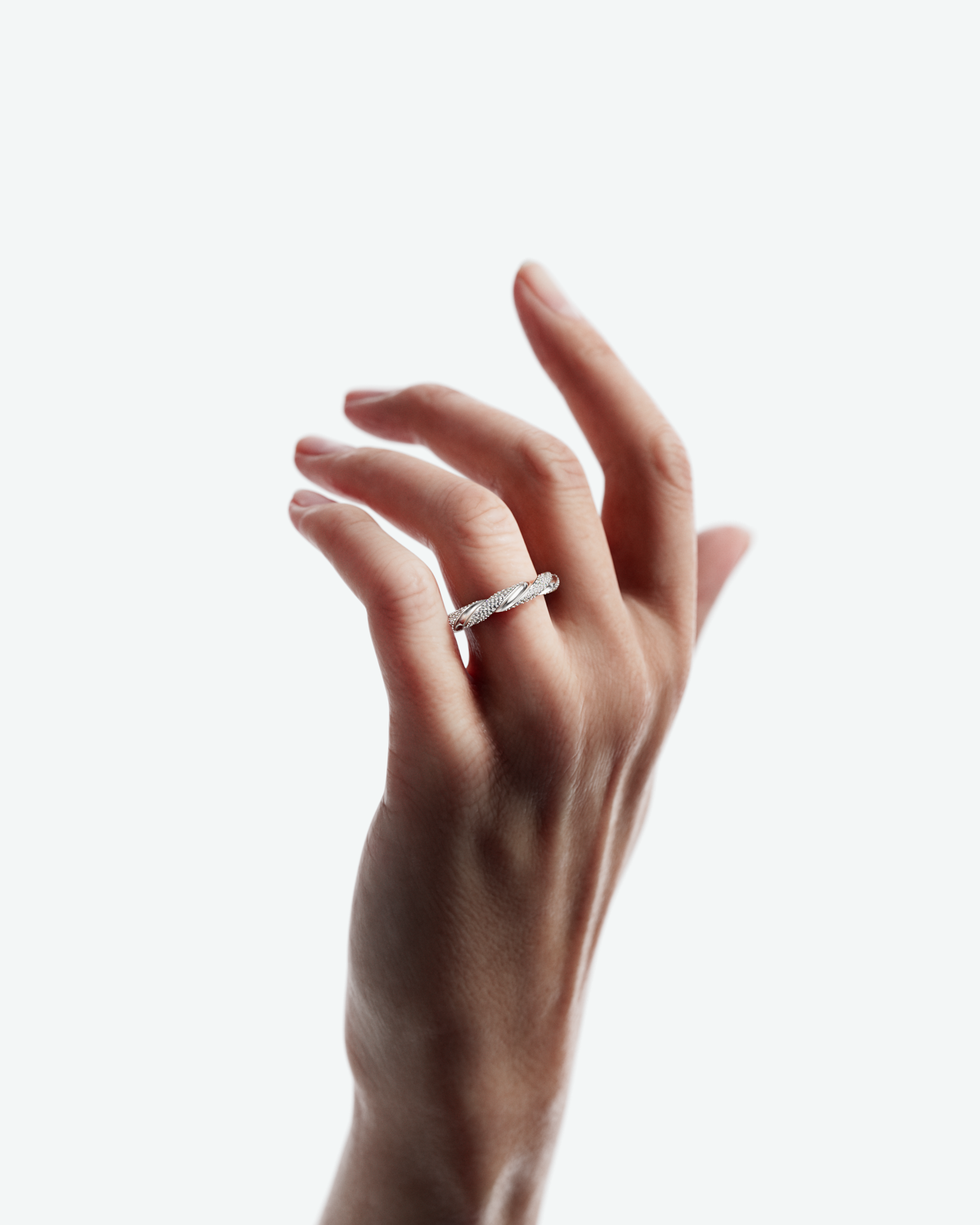 Machina Ring 4mm in White Gold with Diamonds