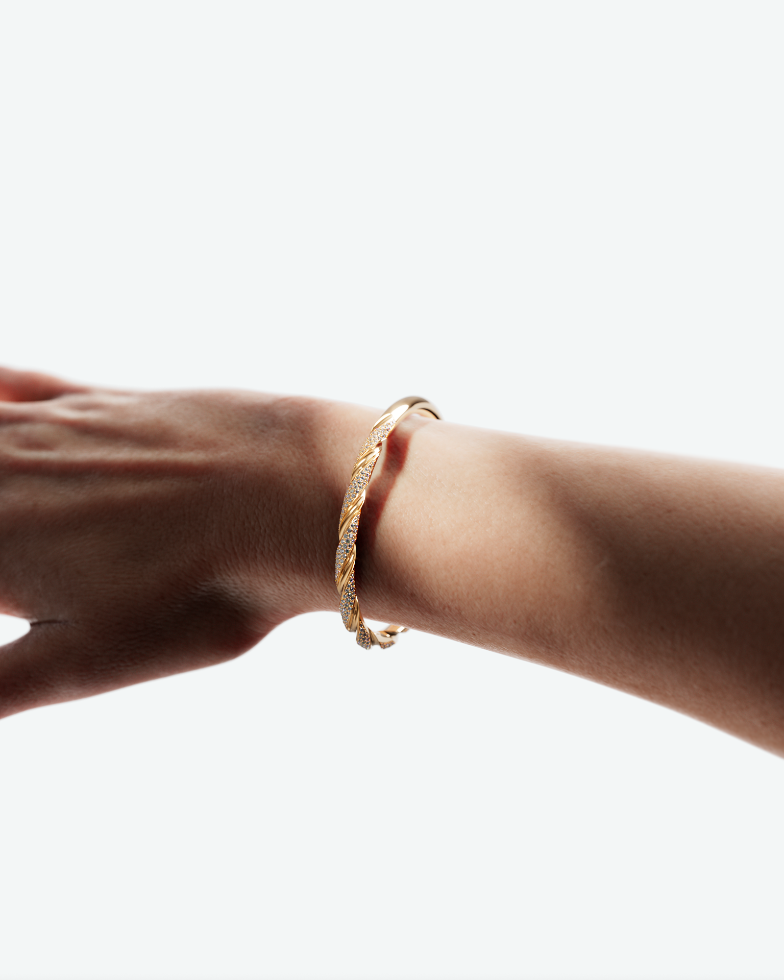 Machina Cuff Bracelet 5mm in Yellow Gold with Diamonds