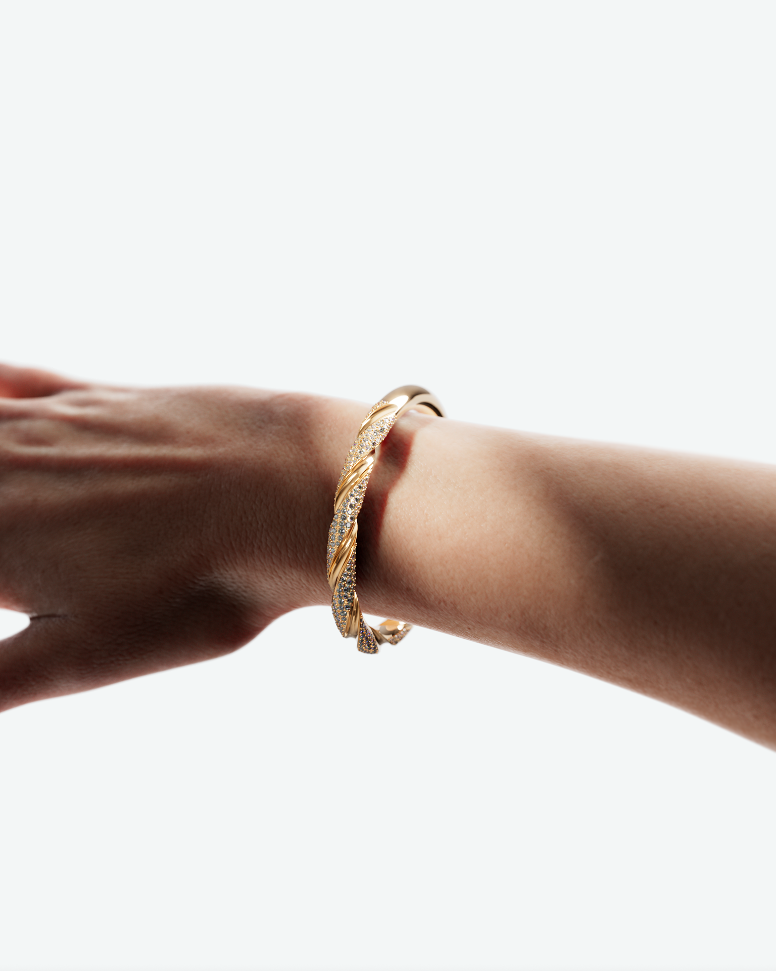 Machina Cuff Bracelet 7mm in Yellow Gold with Diamonds